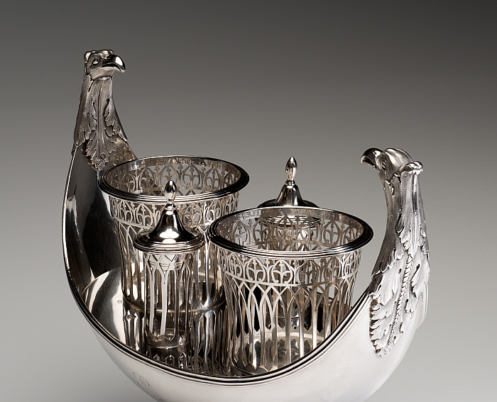 Cruet Stand with Oil and Vinegar Bottles Slider Image 4
